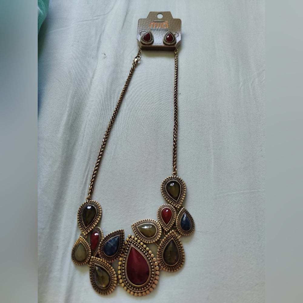 Nwt mia inspirations Bollywood style necklace and earrings